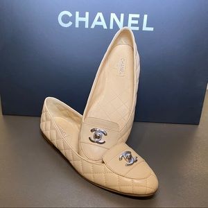 CHANEL ballerina flats with signature CC hardware